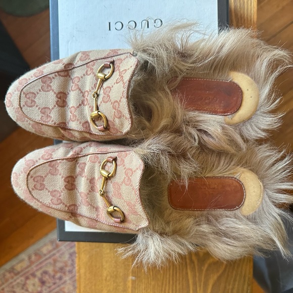 Gucci horse-bit slides! comes with the box, and dust bags. - Picture 2 of 4